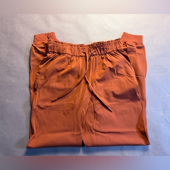 Lululemon Stretch High-Rise Jogger *Full Length
Cayenne size 6 NWT - Picture 1 of 10